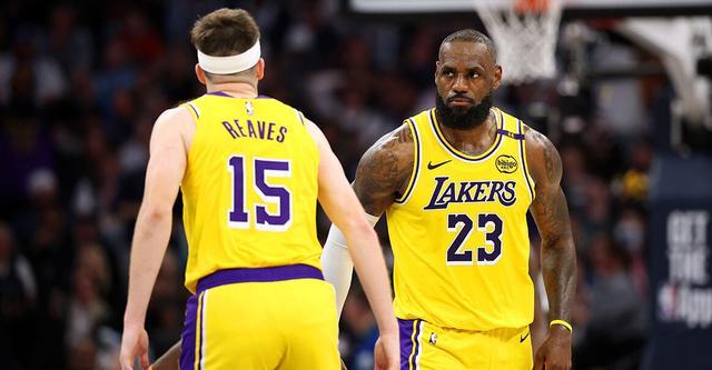 詹姆斯：我和里夫斯無(wú)需眼神交流 就知道彼此的位置