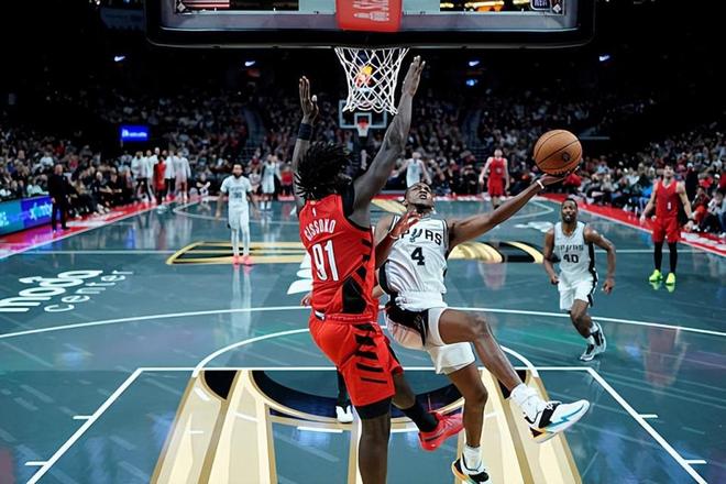 這表現不值得頂薪合同？福克斯的能力比馬刺所有后場都強出許多？