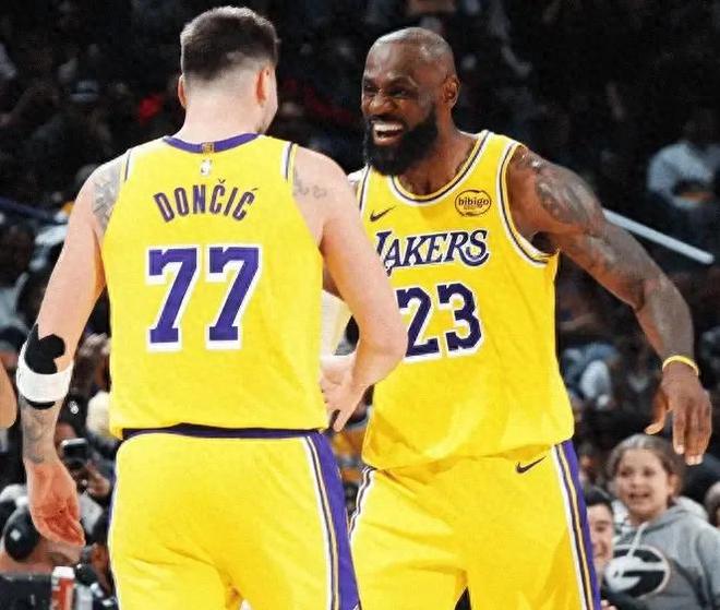 場均25+6+6！帶隊歷史第一，所有人都說你該退役，你卻又創造奇跡