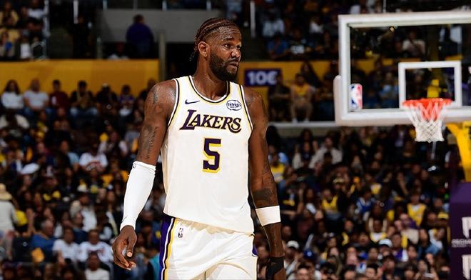 快船37：38湖人！東契奇燃爆全場，詹姆斯狀態低迷，裁判引爭議！