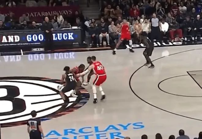 祖巴茨越打越廢！進攻打鐵影響空間，防守+籃板消極，3人可取代他