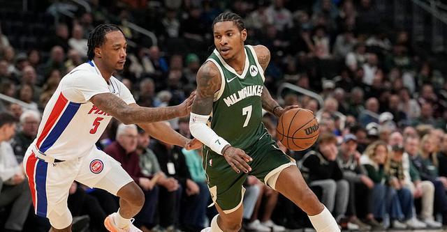 字母開場傷退CC15中5 雄鹿掀翻活塞