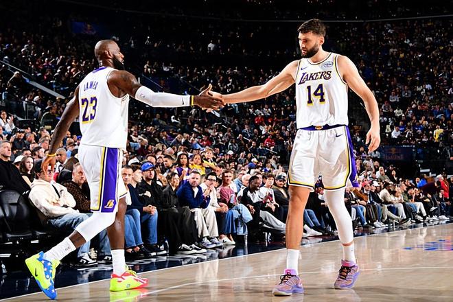 簡直是什麽都不會！這樣的球員竟然能夠出現在湖人的輪換陣容中？