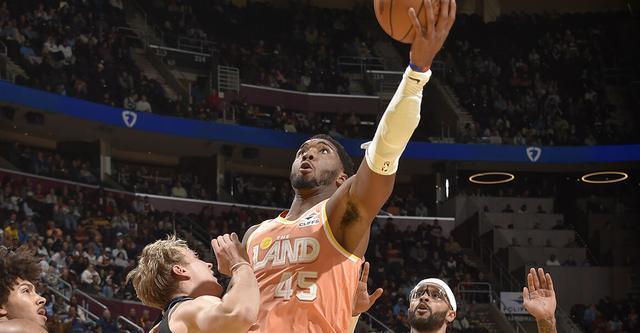 米切尔37+7字母哥伤退 骑士主场轻取雄鹿