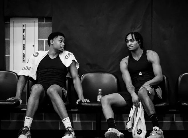 守得雲開見月明，馬刺擺爛守村人終熬出頭，退位讓賢成就新王登基