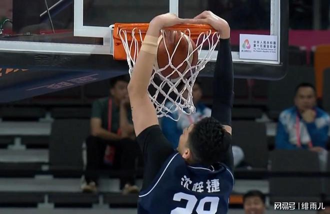 再見了，遼寧隊！廣東男籃祭出“韓德君克星”，杜鋒一招打服楊鳴