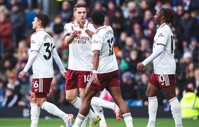 豪門狂歡夜：拜仁15連勝創曆史 阿森納奪9連勝 利物浦2-0+皇馬4-0