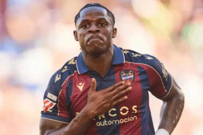 莫雷托：四五家英超中遊俱樂部想引進埃永，還有一家有機會踢歐冠