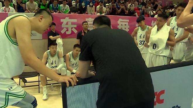 拿600萬頂薪，得1分+6失誤，球迷：這手感半決賽打廣東危險了