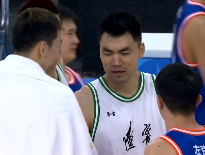 四川勝遼寧！周琦與二哥敘舊，韓德君開心謝幕，四川全隊合影留念