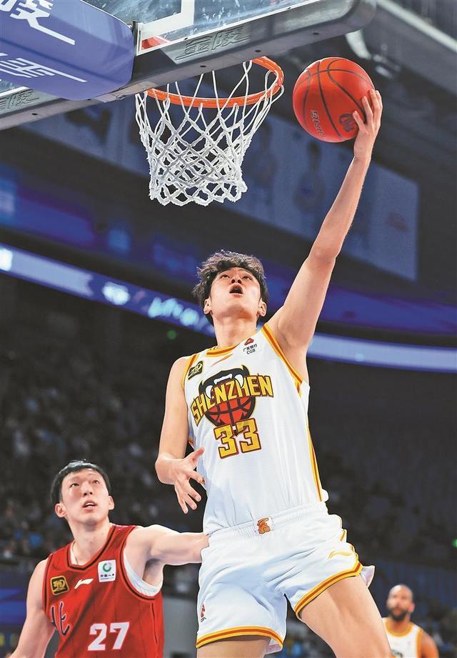 深圳球員王浩然率U22男籃廣東隊戰勝浙江隊 “在主場要打出東道主的霸氣”