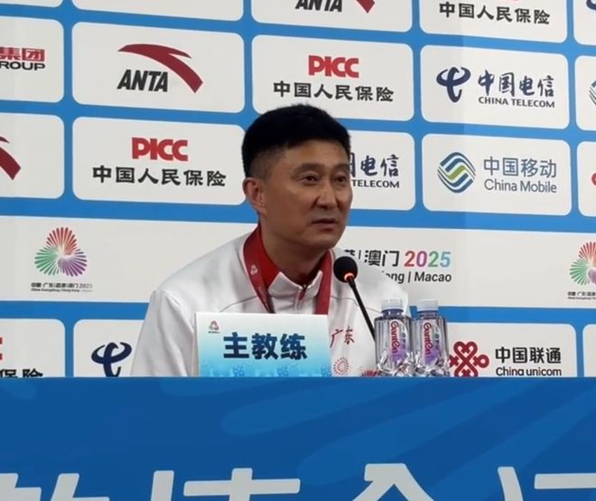 廣東奪冠采訪！杜鋒展興奮，親承壓力一直在，阿旺曝其床頭很多藥