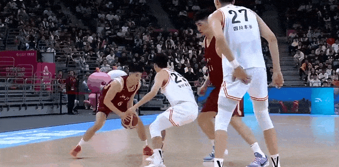 練就有效！餘嘉豪接球順下直接起飛，暴力隔扣胡金秋