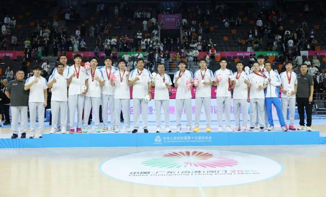 浙江隊摘得第十五屆全運會籃球項目男子成年組銀牌！