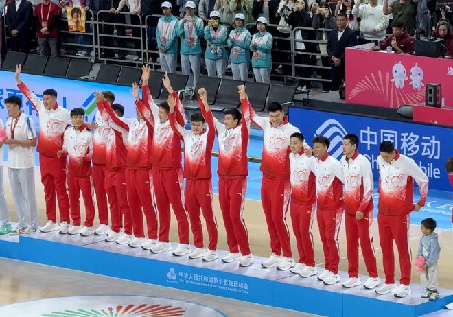 時隔12年再次奪冠！廣東大勝浙江，三後衛終於圓夢！