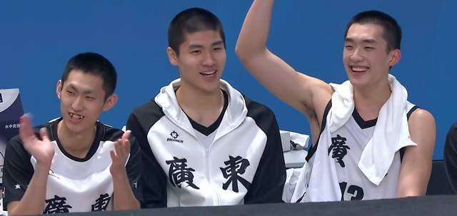 19分大勝！廣東2連勝，提前鎖定8強，夏振峰爆發15分，王洪澤12+9