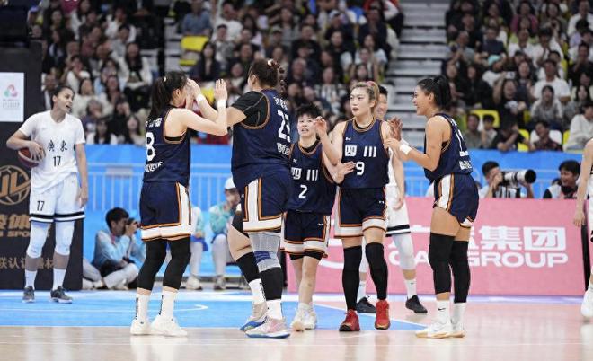 “女版徐杰”，2场生死战轰42分，带队夺冠：她才是女篮的扛旗人