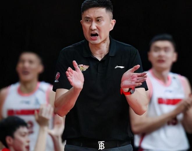 广东男篮四旧将现状：黄荣奇曾繁日敲定下家，30岁神射手无人问津