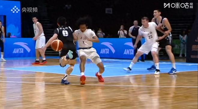 唉！国青正选控卫，半场2分+3误，遭何文炜完爆，或难进国家队了