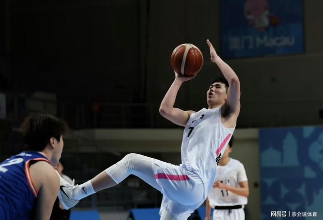 全运会最夸张比赛，一个人投篮48次得52分，队友都快冻冷了