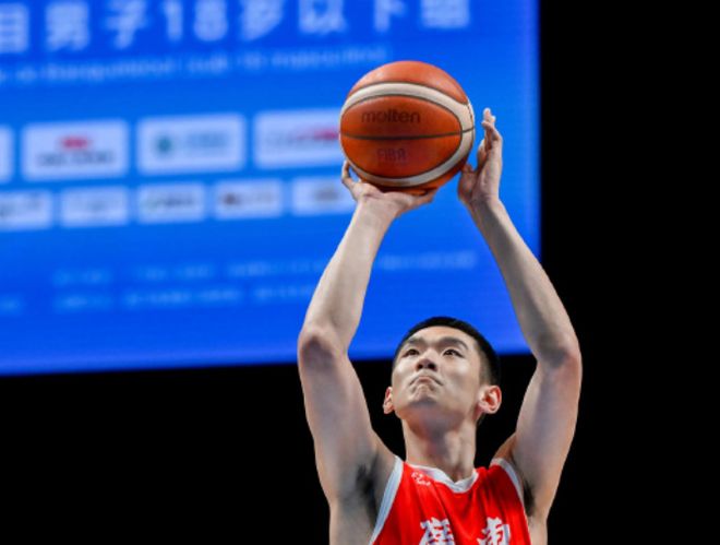 4年前还默默无闻！“小胡金秋”一柱擎天，广东男篮捡到宝了