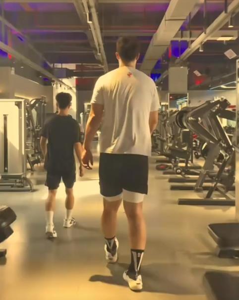 胖成球！广东旧将身材发福明显 腿粗肚子圆 杜锋给过他机会