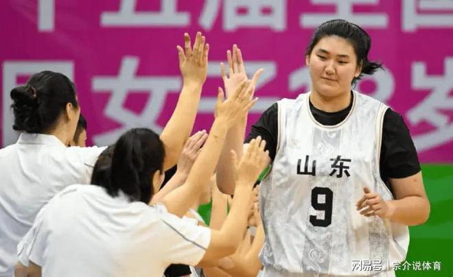 太离谱！中国女篮第一人面临无球可打，中国篮协真该出手管管了