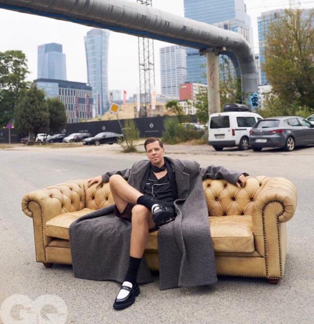 什琴斯尼自曝更衣室抽烟，顺便安慰了巴萨小将