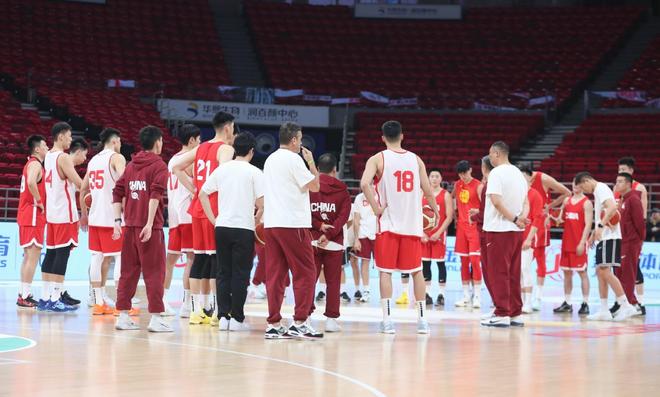 郭士强：曾凡博在慢慢恢复；不让余嘉豪回国参赛是保护他