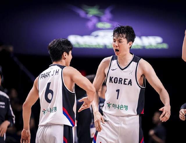 中国男篮半场落后23分，原来是赵睿和王俊杰掩盖了郭士强的无能