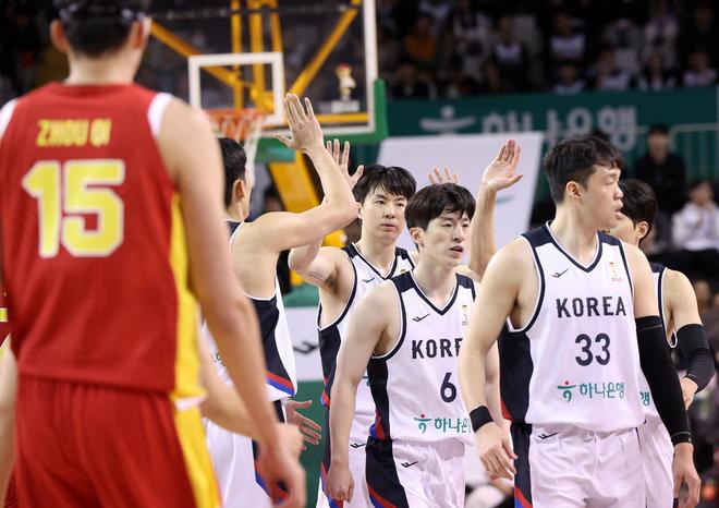 毫无调整，中国男篮惨负韩国遭2连败，比赛中最多落后32分