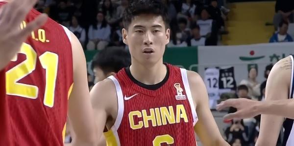 配得上虽败犹荣，程帅澎8中6得19分，末节拼至崴脚离场