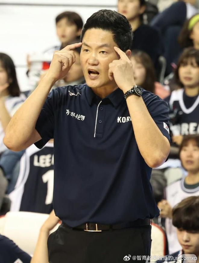 博主：全熙哲是韩国篮协为打与中国男篮两番战招的临时主帅