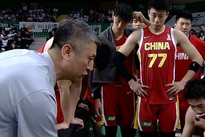 中国男篮连败，周琦空砍17+15，胡明轩8中0程帅澎成得分王