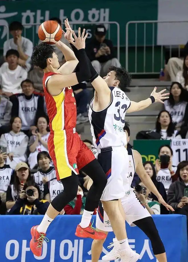 还不如国足，中国男篮2负韩国，基本无缘世界杯，算分机会都没有