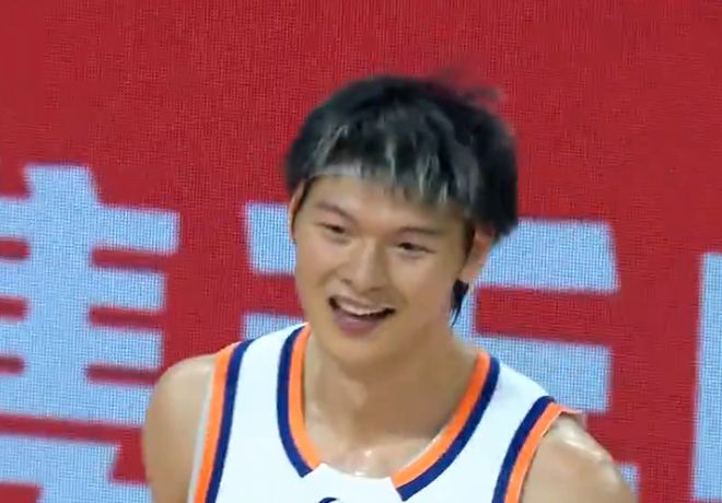 CBA杯：两战狂胜67分！卫冕冠军上海大胜宁波 王哲林10中6