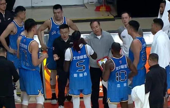 北京男篮31分惨败！三外援低效，斯佩尔曼首秀15+8赵嘉义14分