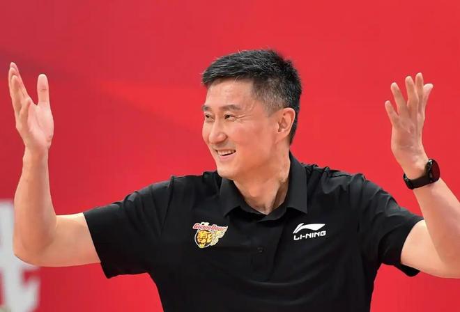 廣東大勝后3喜1憂！杜鋒難得開竅，王洪澤接班二飛，杜潤旺退化