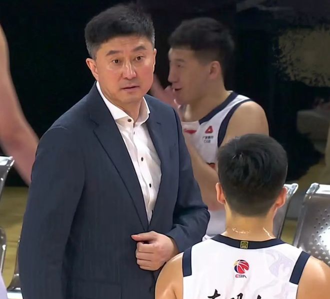 杜鋒愣頭青！杜潤旺張文逸上場攻守全崩仍堅持用，真不打算棄用？