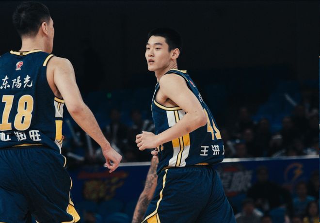 穩了！二飛退役，廣東立馬找到接班人，未來或是國家隊主力4號位