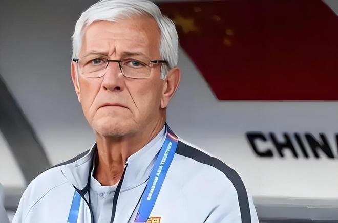 他是跟武磊齊名的上港鋒霸，離隊后淪落中乙，如今35歲退役當教練