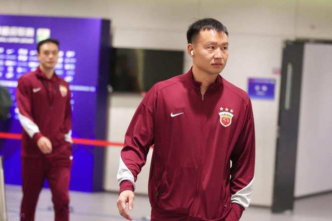 上港客場踢柔佛的比賽沒開始，門將位置或要調整，顏駿凌無緣首發