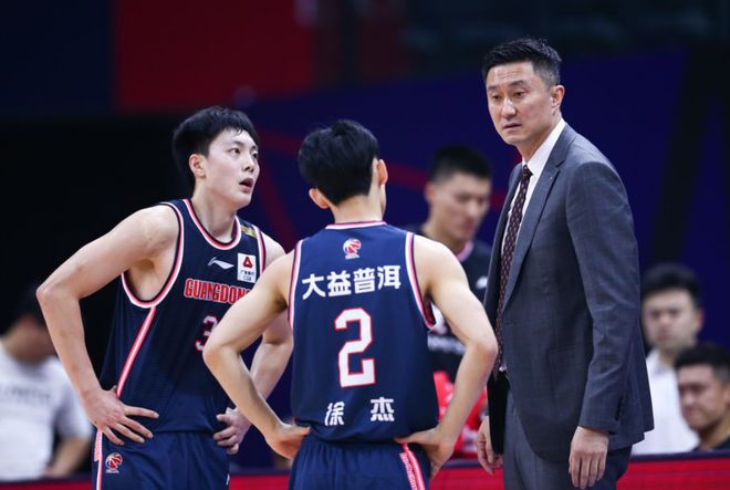 CCTV5+直播！廣東男籃迎戰(zhàn)同曦，兩主力缺陣，杜鋒帶隊(duì)劍指開門紅