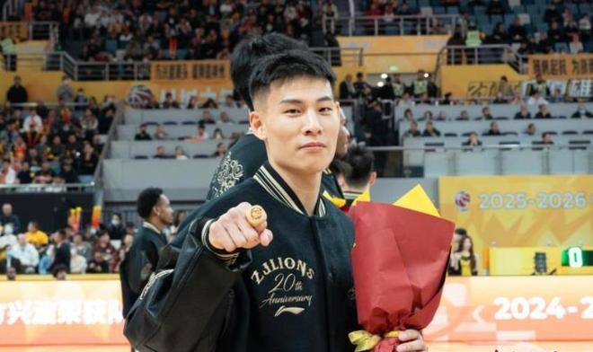 CBA揭幕戰廣廈隊主場勝山西，胡金秋13+6，張寧6投0中