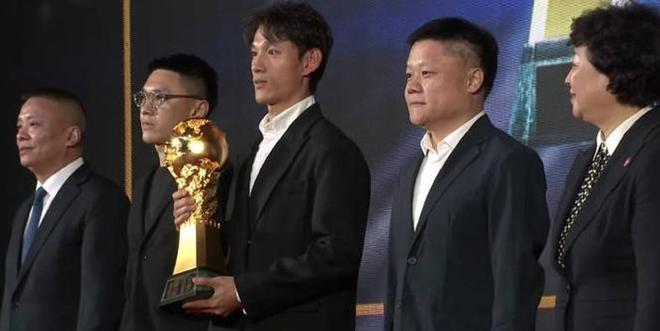 海港竟無一獲獎！王燊超高情商 泰山榮膺四項獎 最佳主帥落戶中原