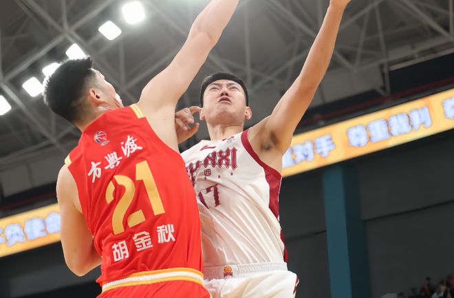 真狠！揭幕戰一球不進還差點干廢林秉圣，名記：多練球技少練連招