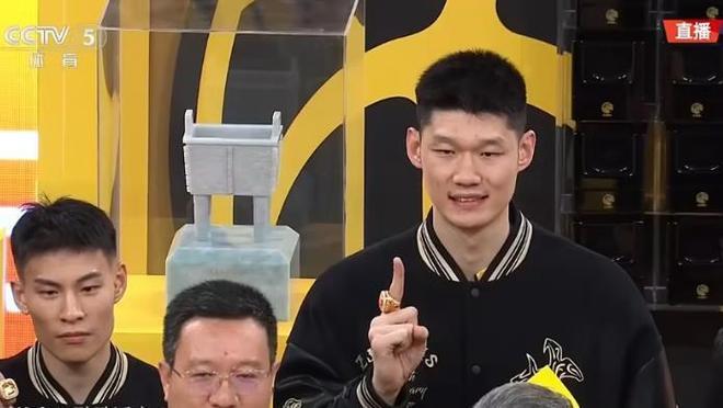 四外援合計48分19籃板，廣廈隊陣容再升級，衛冕冠軍穩了