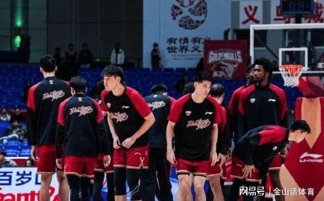 不愧為大哥！19歲小將遭“暗算”，32歲老將寧可吃T，也要找場子