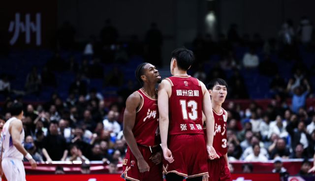 廣東宏遠(yuǎn)3分險(xiǎn)勝浙江！杜鋒拒絕被逆轉(zhuǎn)，薩姆納21分，徐杰13分