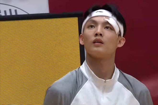 胡明軒對決國手后衛(wèi)：合砍16分，三分9中2